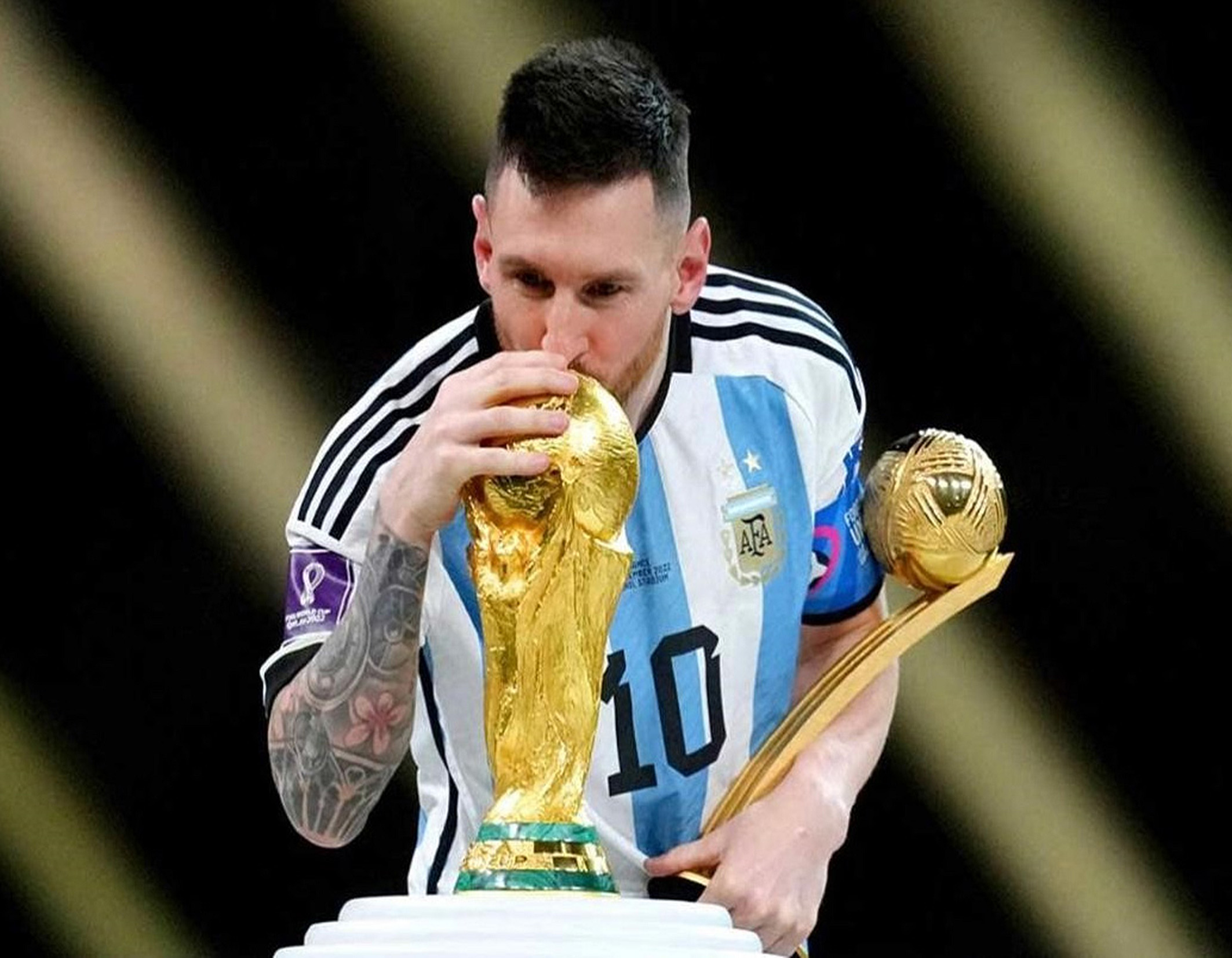 Cuadros - Messi Besando la copa